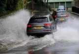 雨后车内有积水，汽车无法启动怎么办？